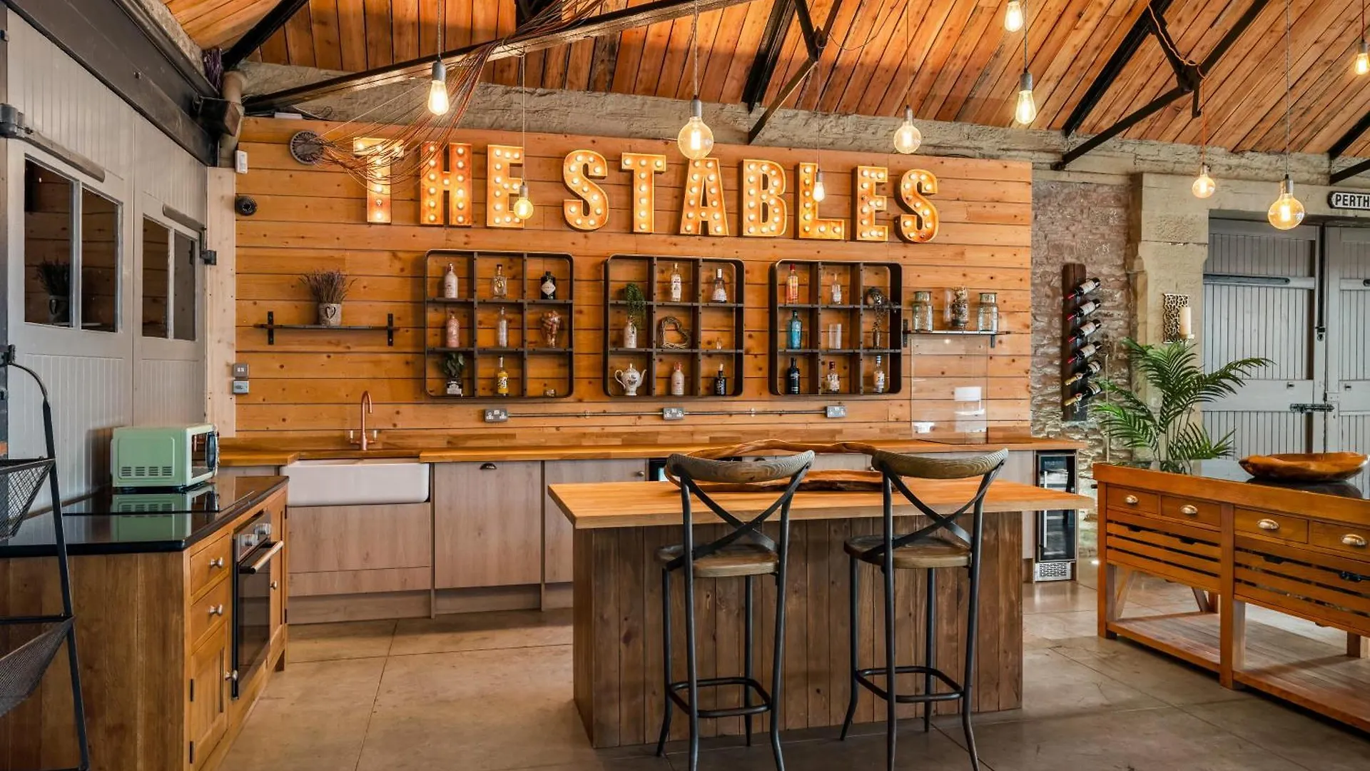 The Stables Villa Dundee 0*,